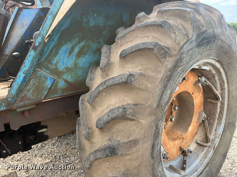 image for item DH8572 Long 1540  tractor