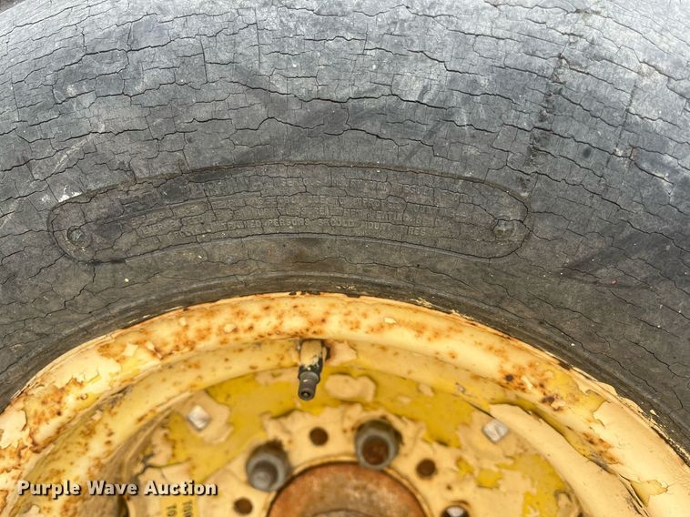 image for item DH8572 Long 1540  tractor