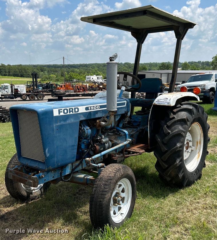 image for item DI7865 Ford F-1900  tractor
