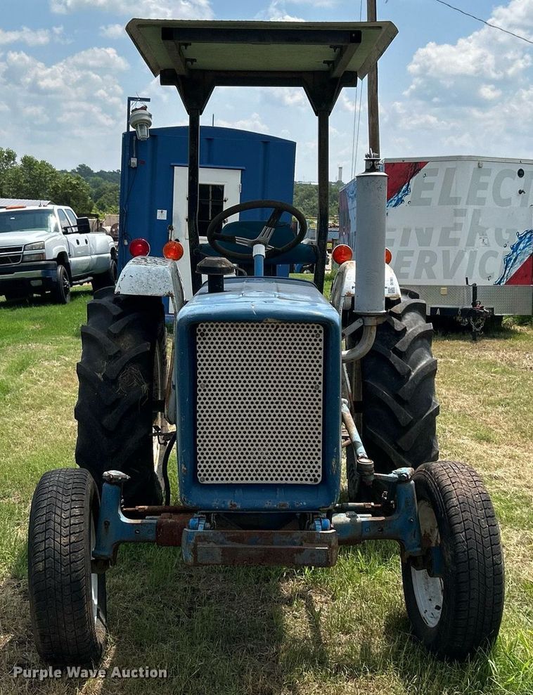 image for item DI7865 Ford F-1900  tractor