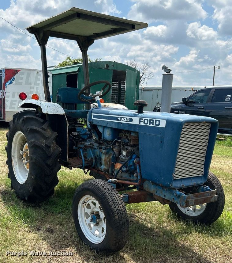 image for item DI7865 Ford F-1900  tractor