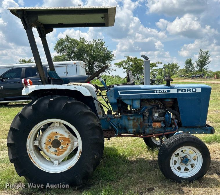 image for item DI7865 Ford F-1900  tractor