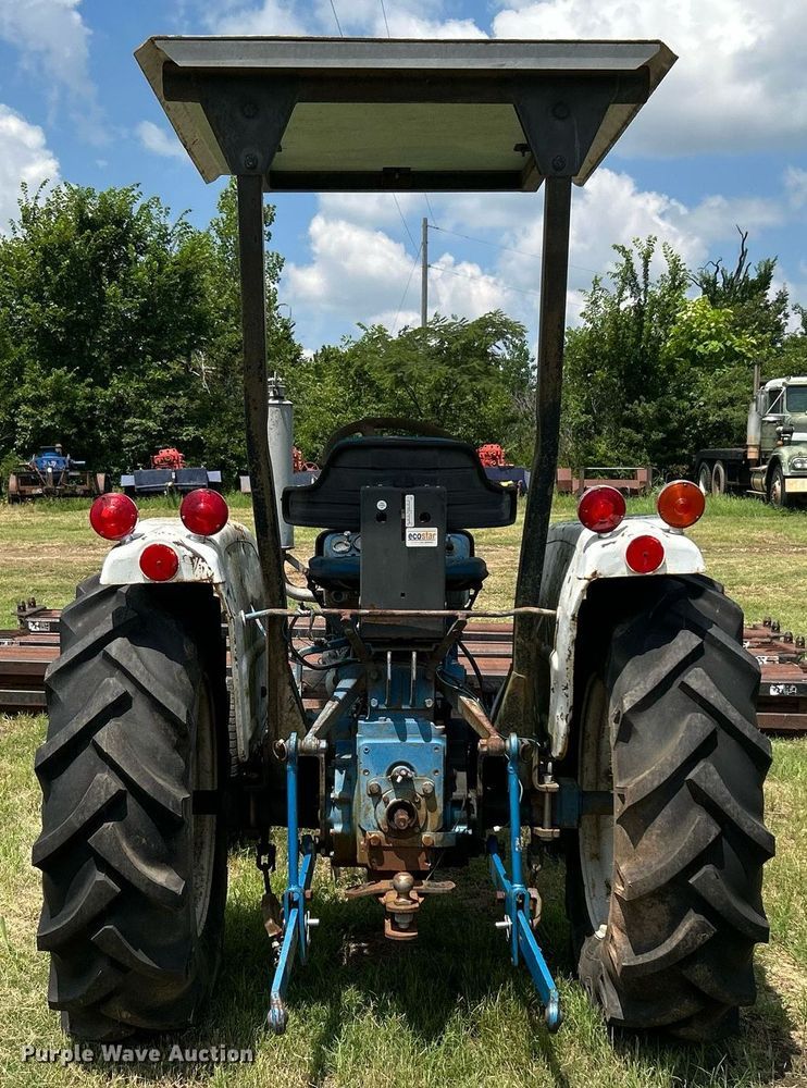 image for item DI7865 Ford F-1900  tractor