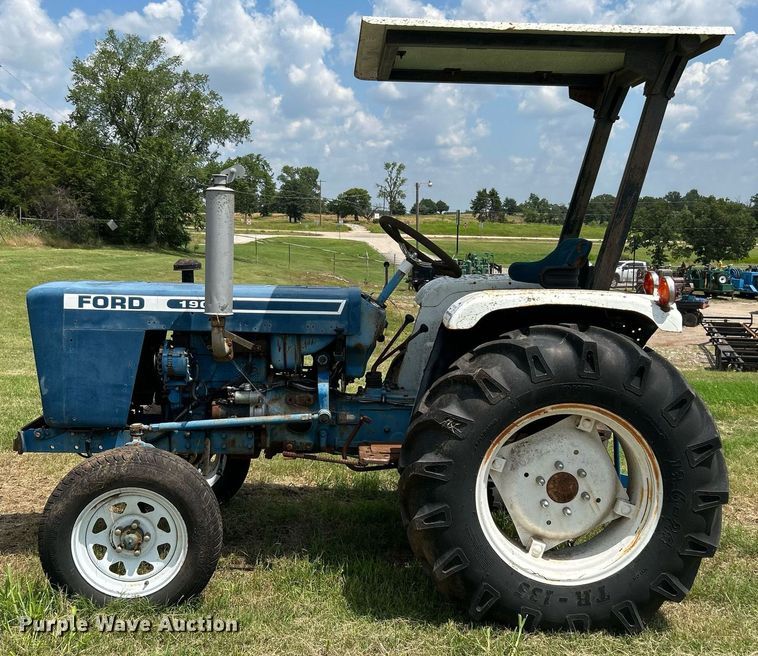 image for item DI7865 Ford F-1900  tractor