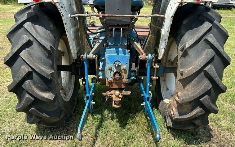 image for item DI7865 Ford F-1900  tractor