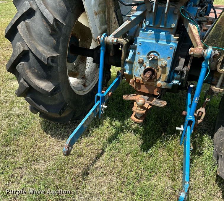 image for item DI7865 Ford F-1900  tractor