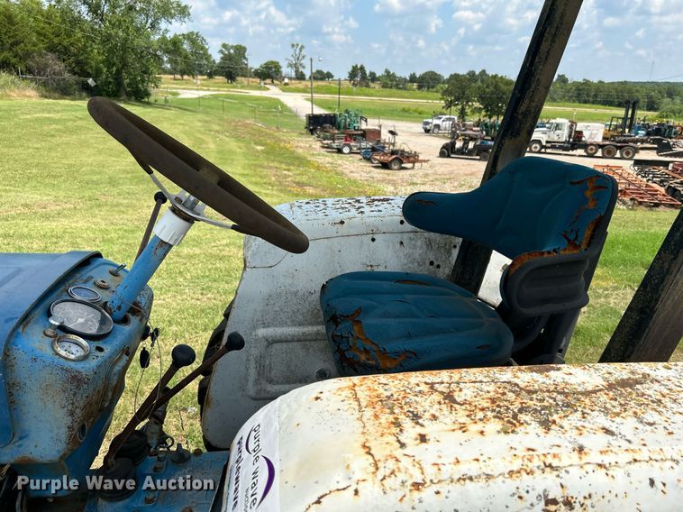 image for item DI7865 Ford F-1900  tractor