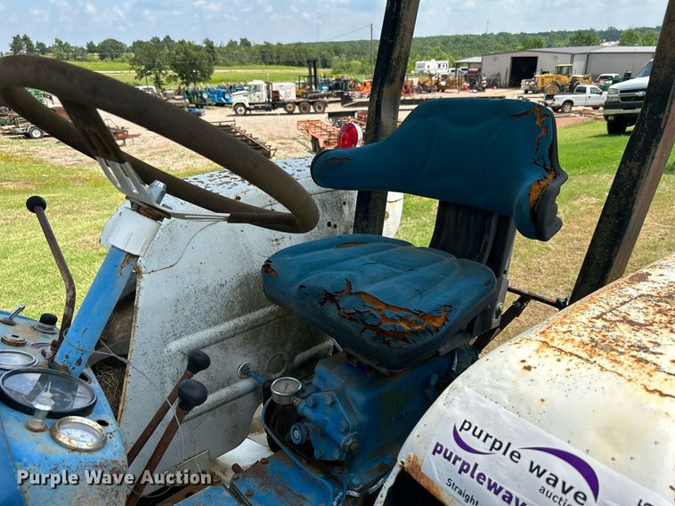 image for item DI7865 Ford F-1900  tractor