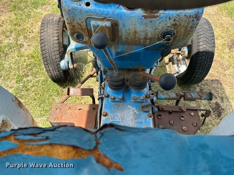 image for item DI7865 Ford F-1900  tractor