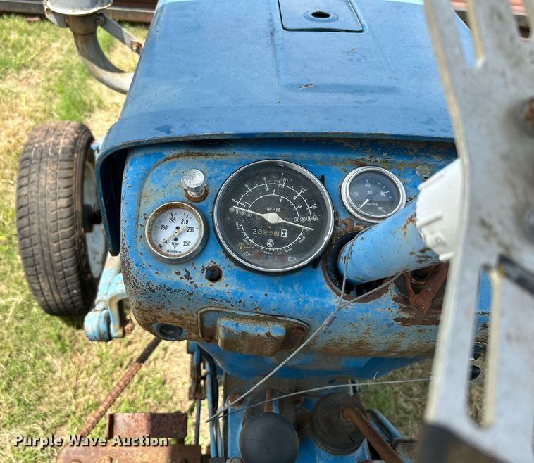 image for item DI7865 Ford F-1900  tractor