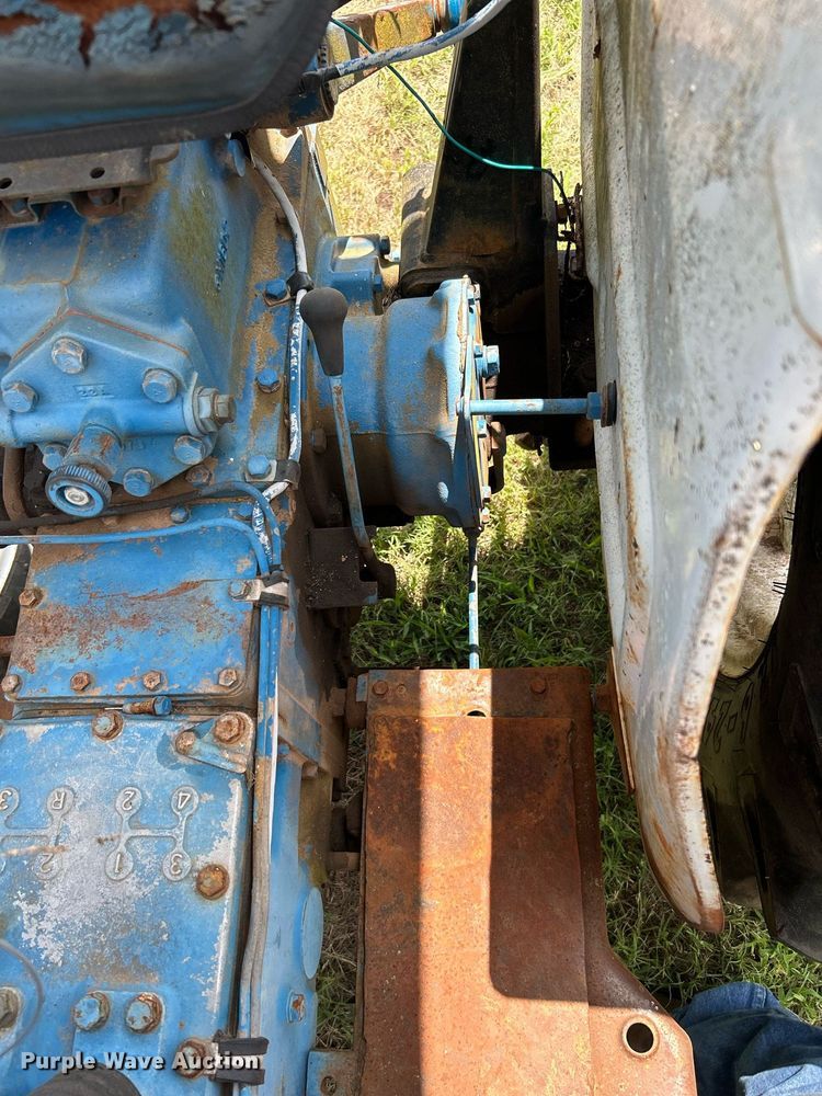 image for item DI7865 Ford F-1900  tractor