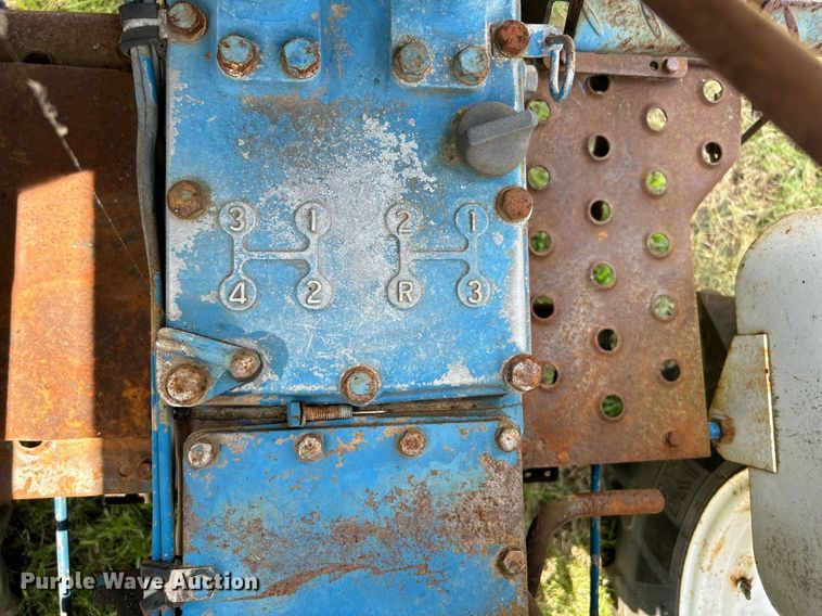 image for item DI7865 Ford F-1900  tractor