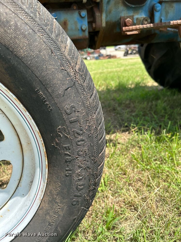 image for item DI7865 Ford F-1900  tractor