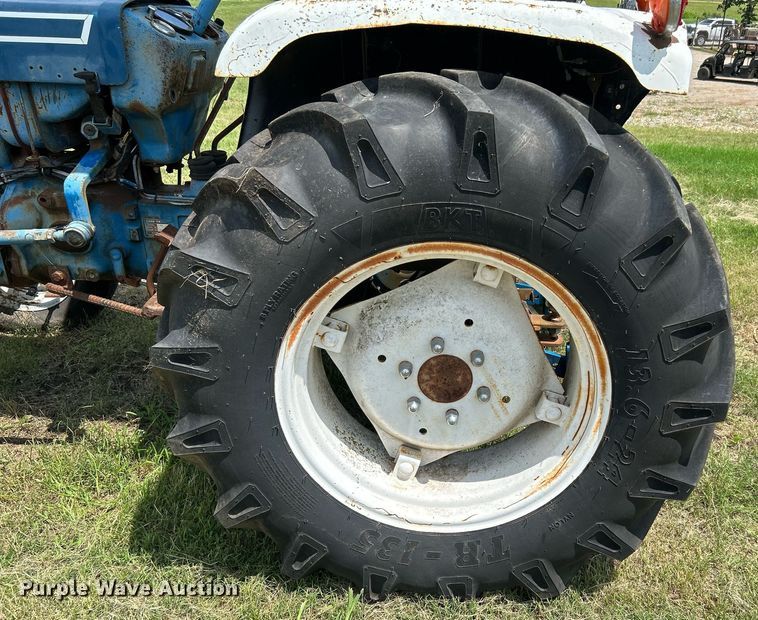 image for item DI7865 Ford F-1900  tractor