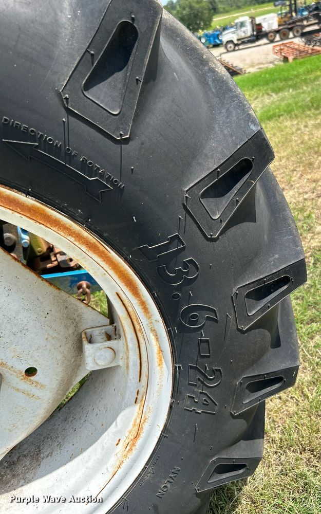 image for item DI7865 Ford F-1900  tractor