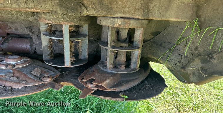 image for item DI7871 2014 Massey Ferguson WR9770  swather / windrower