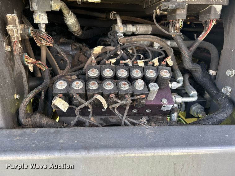 image for item DI7871 2014 Massey Ferguson WR9770  swather / windrower