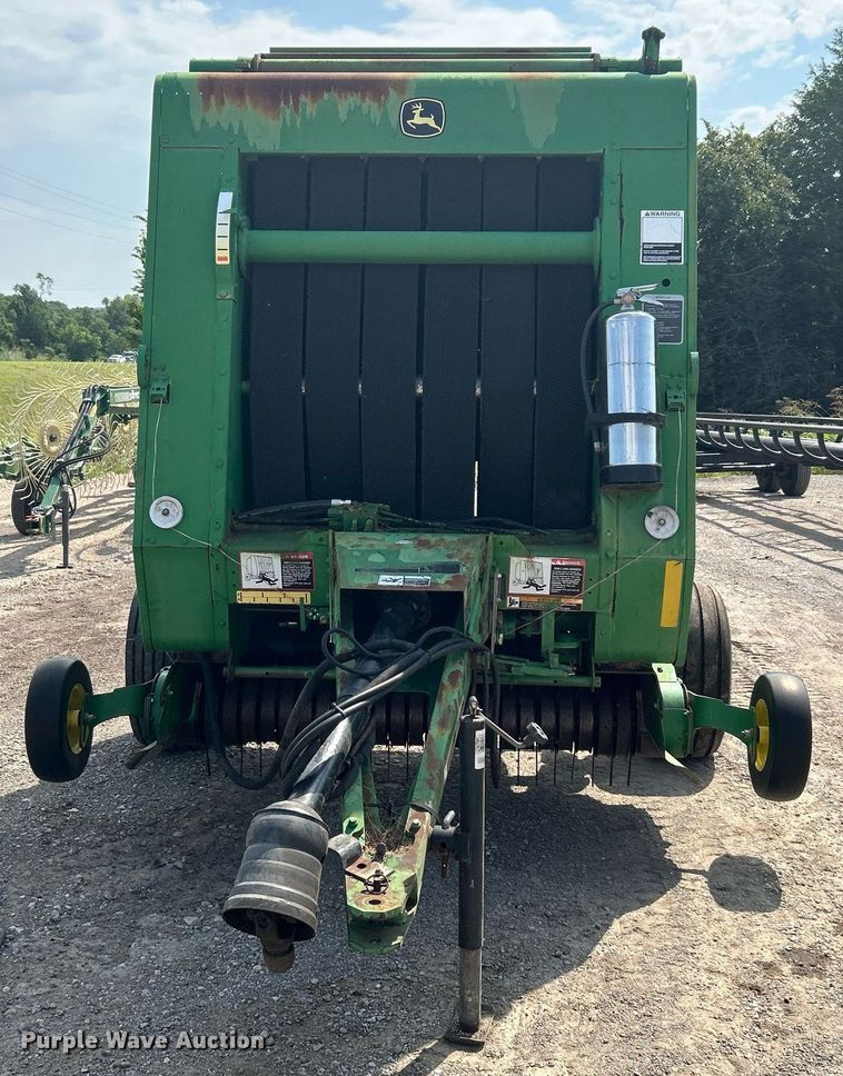 image for item DI7884 2004 John Deere 457 Mega Wide  round baler