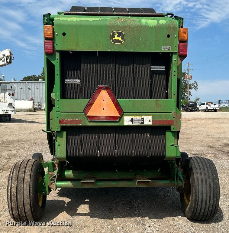 image for item DI7884 2004 John Deere 457 Mega Wide  round baler