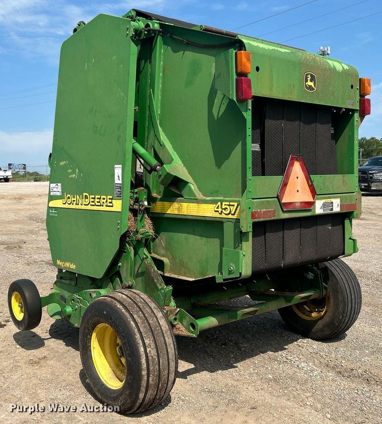 image for item DI7884 2004 John Deere 457 Mega Wide  round baler