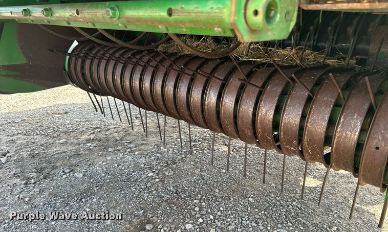 image for item DI7884 2004 John Deere 457 Mega Wide  round baler