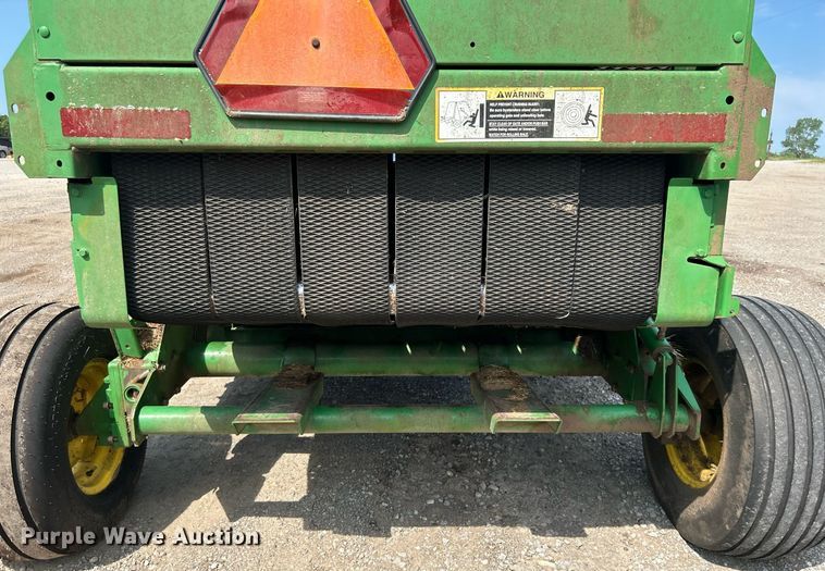 image for item DI7884 2004 John Deere 457 Mega Wide  round baler