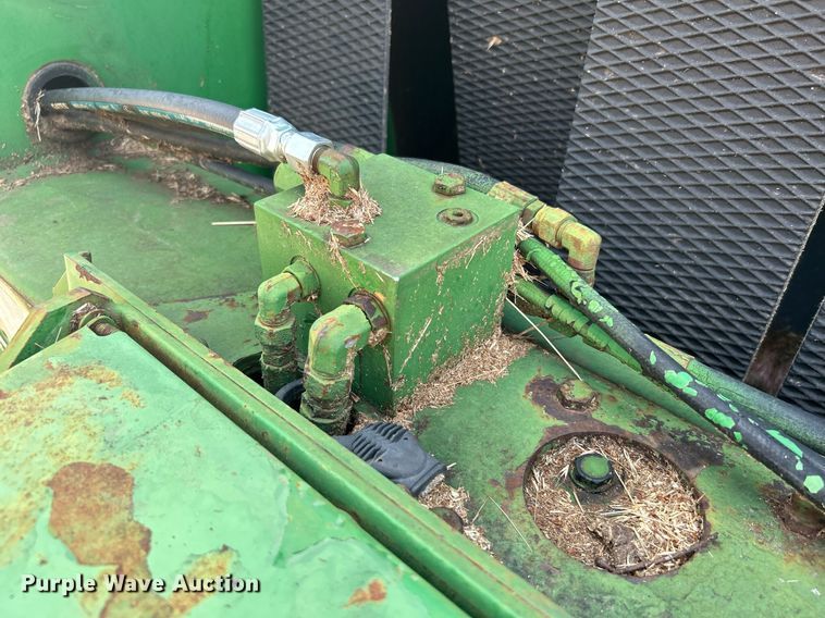 image for item DI7884 2004 John Deere 457 Mega Wide  round baler