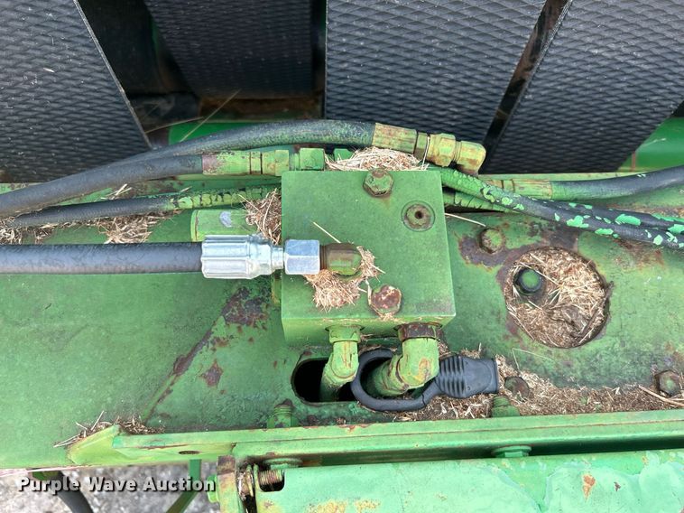 image for item DI7884 2004 John Deere 457 Mega Wide  round baler