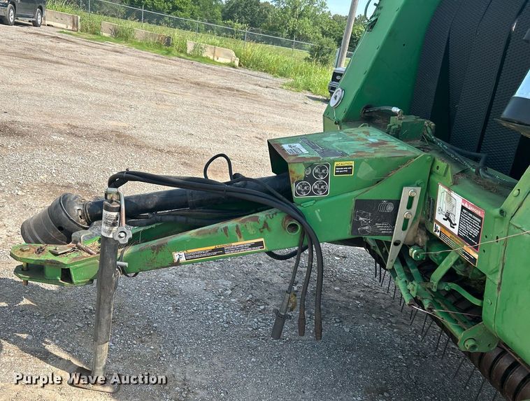 image for item DI7884 2004 John Deere 457 Mega Wide  round baler