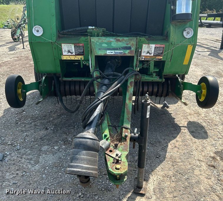 image for item DI7884 2004 John Deere 457 Mega Wide  round baler
