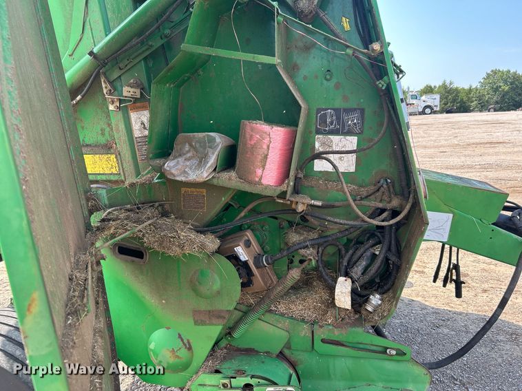 image for item DI7884 2004 John Deere 457 Mega Wide  round baler