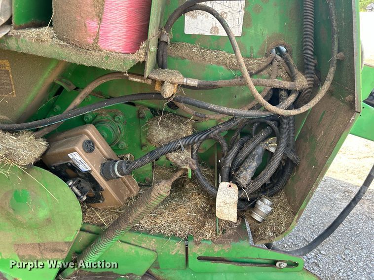 image for item DI7884 2004 John Deere 457 Mega Wide  round baler