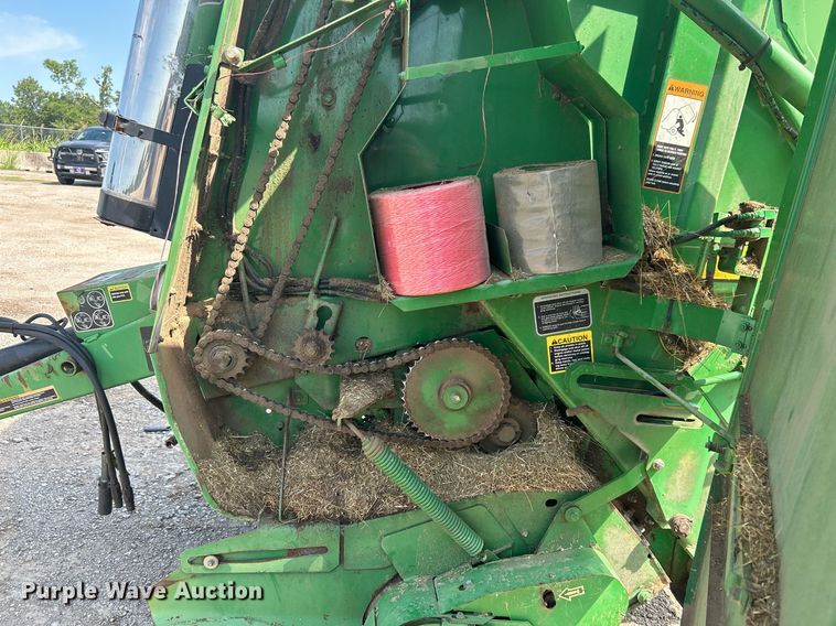 image for item DI7884 2004 John Deere 457 Mega Wide  round baler