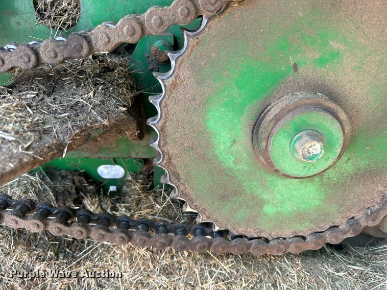 image for item DI7884 2004 John Deere 457 Mega Wide  round baler