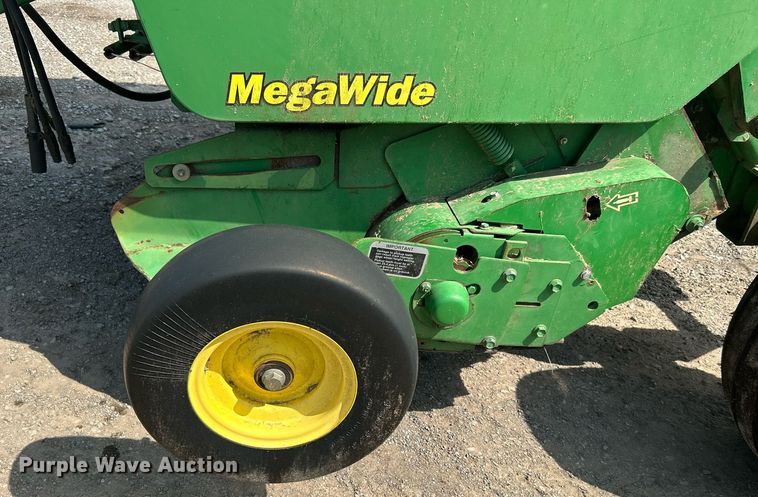 image for item DI7884 2004 John Deere 457 Mega Wide  round baler