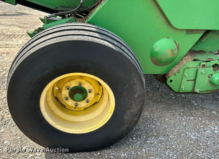 image for item DI7884 2004 John Deere 457 Mega Wide  round baler