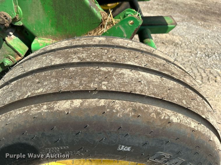 image for item DI7884 2004 John Deere 457 Mega Wide  round baler