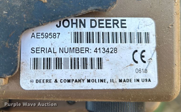 image for item DI7884 2004 John Deere 457 Mega Wide  round baler