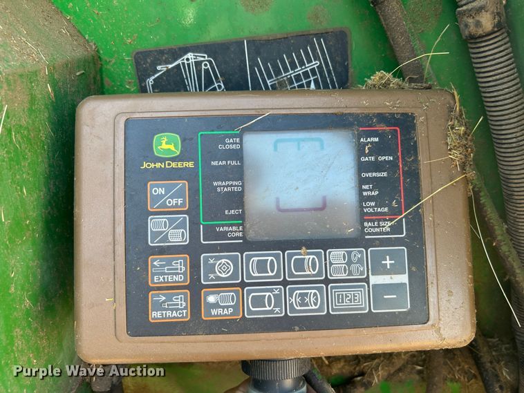 image for item DI7884 2004 John Deere 457 Mega Wide  round baler