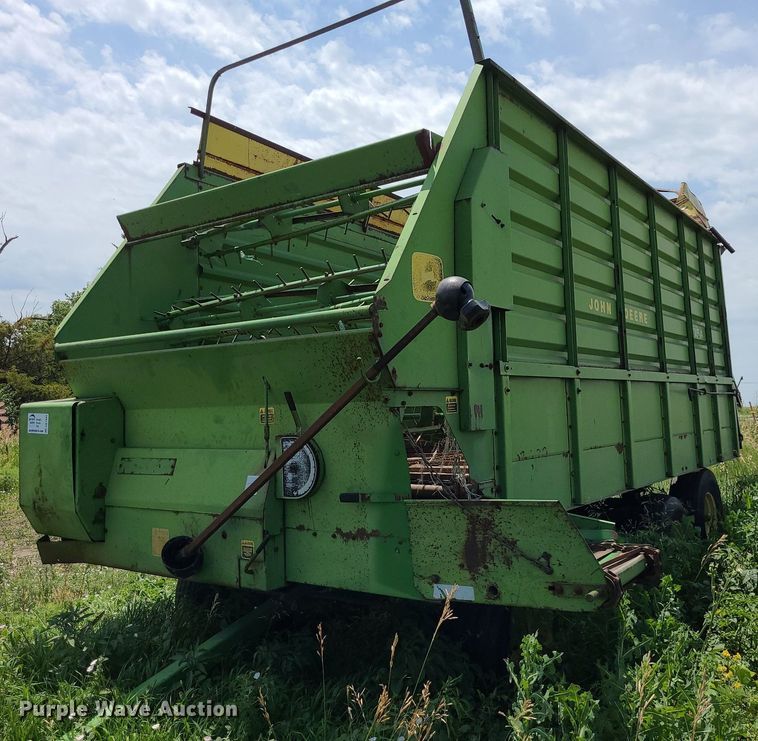 image for item DK1945 John Deere 716A  silage wagon