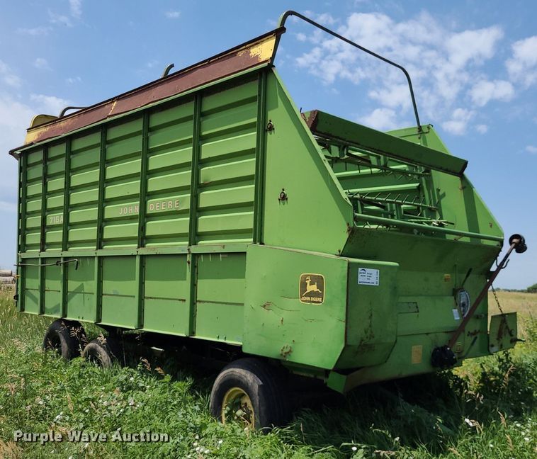 image for item DK1945 John Deere 716A  silage wagon