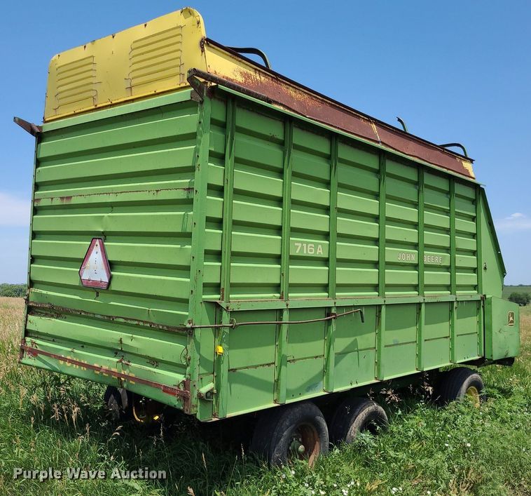 image for item DK1945 John Deere 716A  silage wagon