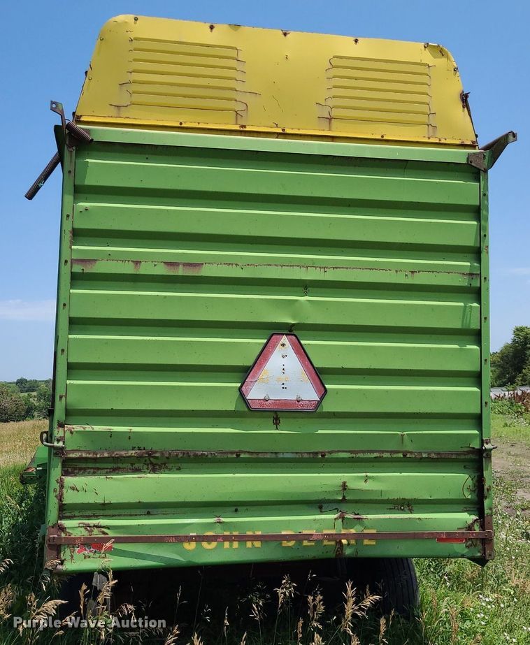 image for item DK1945 John Deere 716A  silage wagon