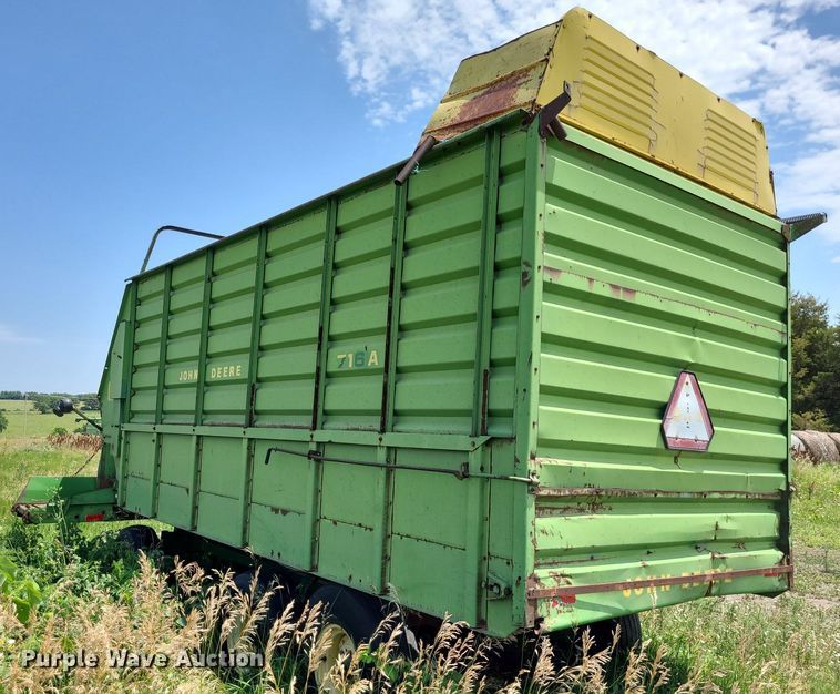 image for item DK1945 John Deere 716A  silage wagon