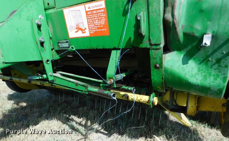image for item DM2568 1992 John Deere 535  round baler