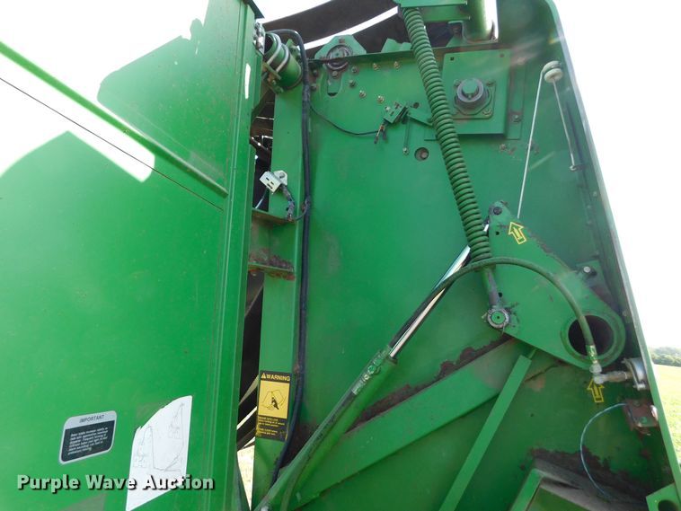 image for item DM2568 1992 John Deere 535  round baler