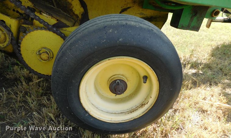 image for item DM2568 1992 John Deere 535  round baler