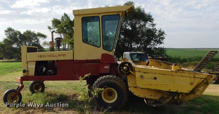 image for item DM2569 1982 New Holland 1116  swather / windrower