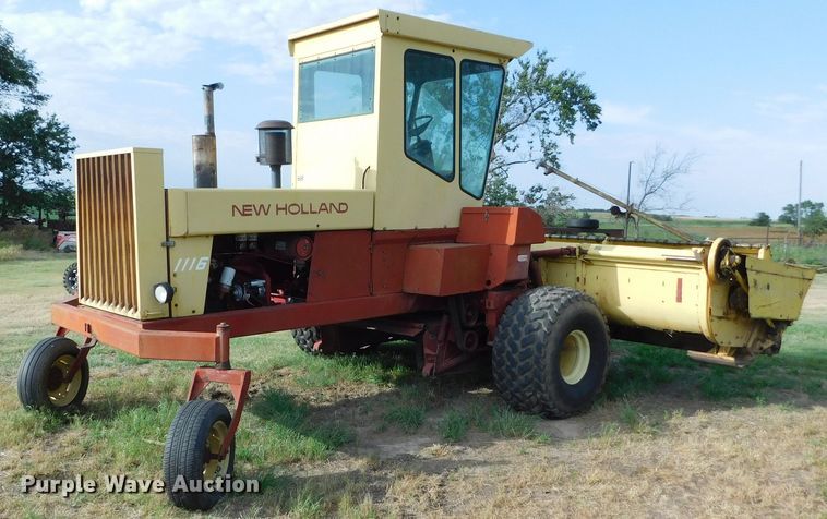 image for item DM2569 1982 New Holland 1116  swather / windrower