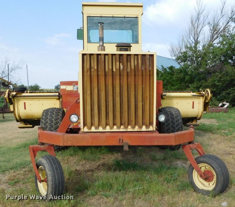 image for item DM2569 1982 New Holland 1116  swather / windrower